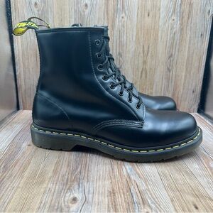 Dr. Marten’s 1460 Smooth Leather Lace Up Combat Boots Men’s Size 11